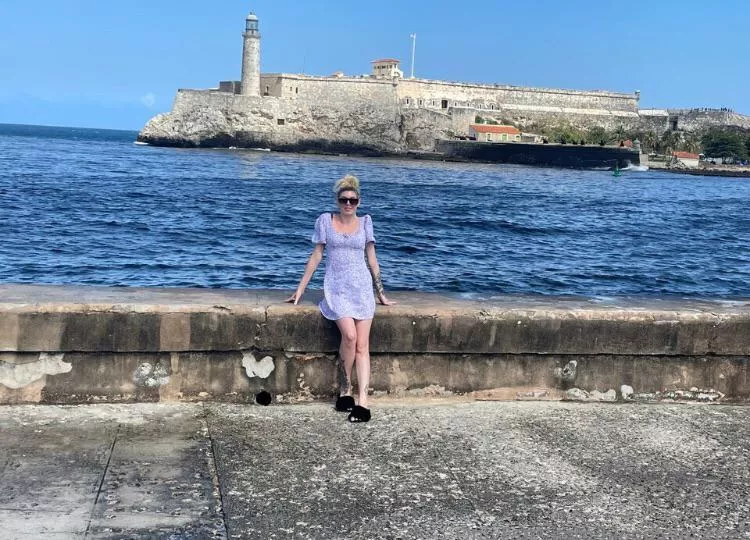 23F ottawa,on (picture taken in Havana,cuba) 💖 posted by tina010101