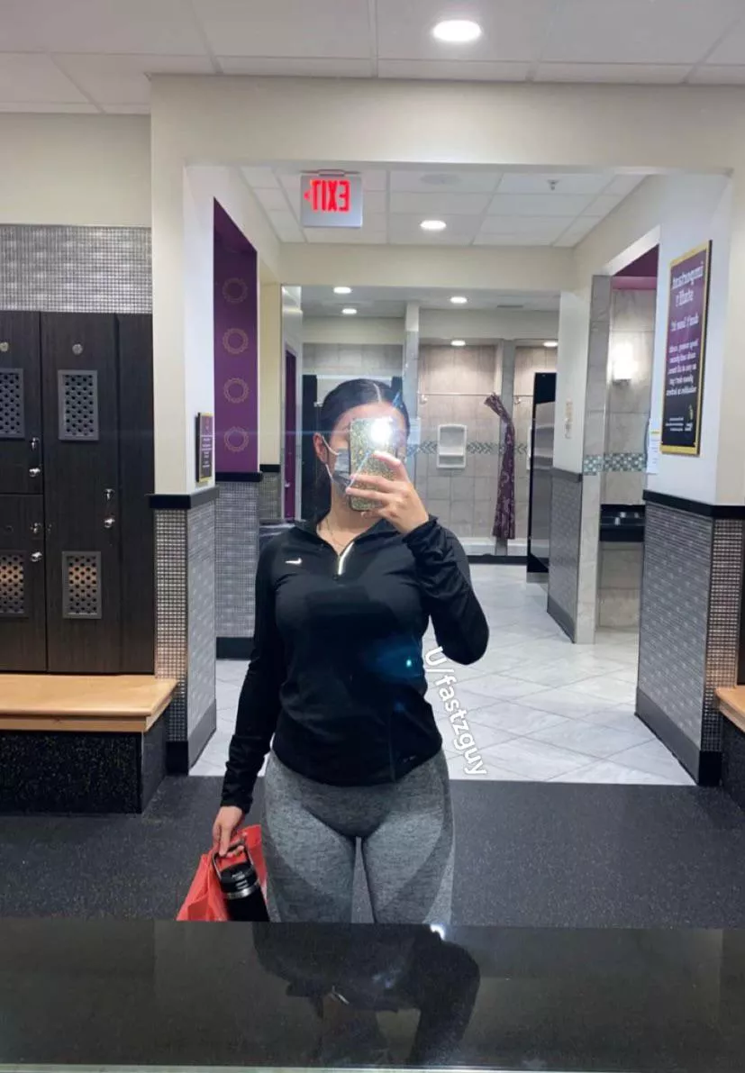 A little thigh gap posted by FastzGuy