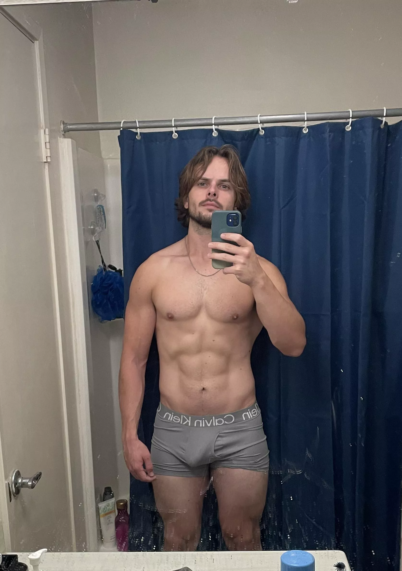 Are dirty mirrors a red flag? 😬 posted by Ice_trey32