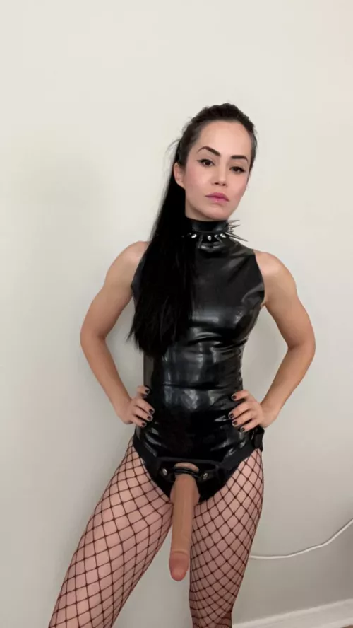 Are you betas ready for your Domme's next move? by safesweetdreams