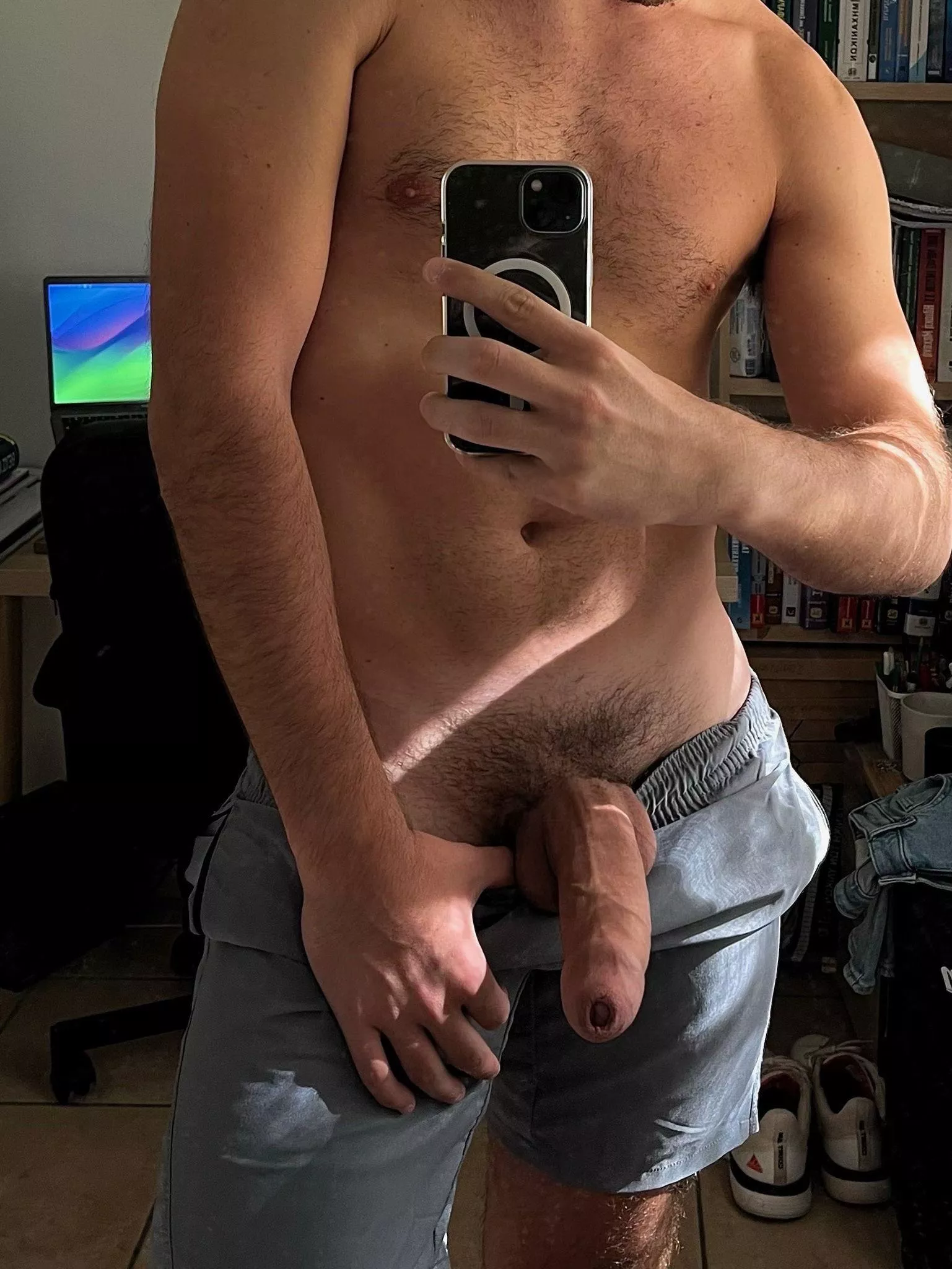 Be honest, can I get a nice feel of your throat pls? 😈 posted by paulroy331