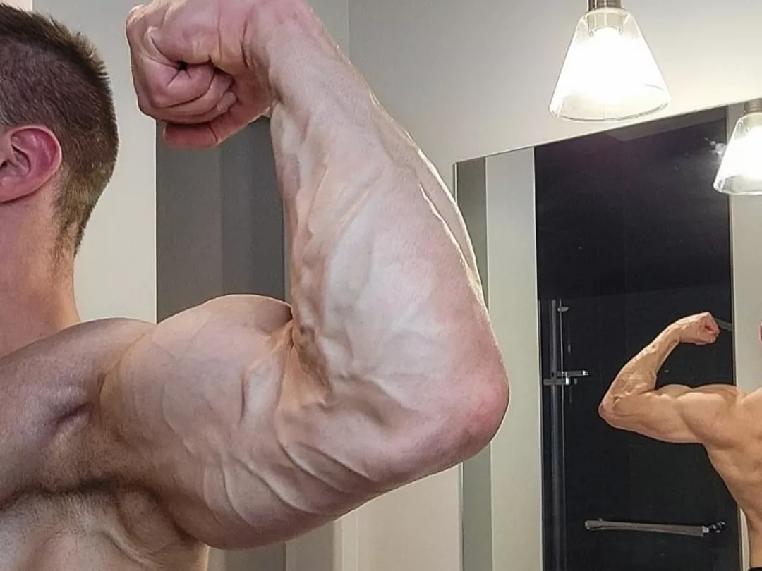 BIG 👀💪🏼 posted by John_fitness91