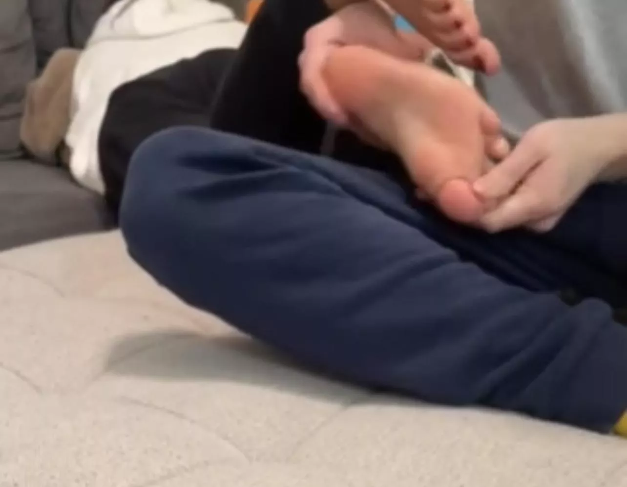 Convinced Hot Girl in My Class to Let me Tickle Her Feet for $50 posted by bc12257