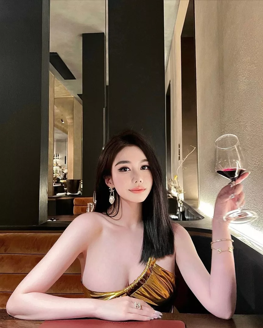 Dinner date posted by angizni