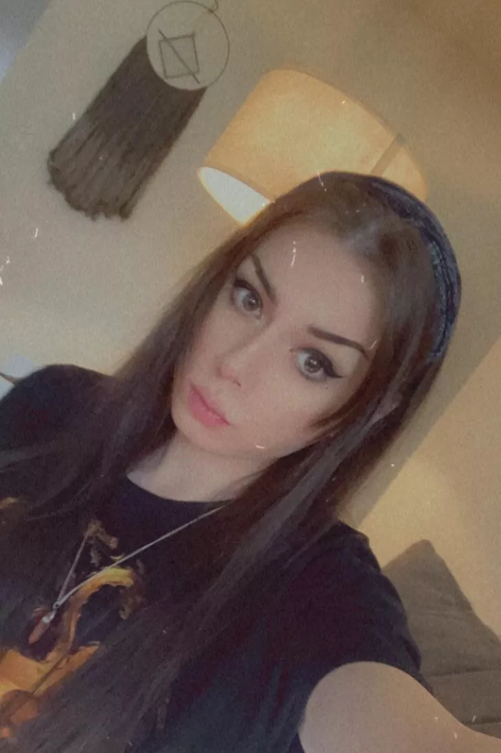 do you think I’m pretty? 🥺 posted by alliemayne20