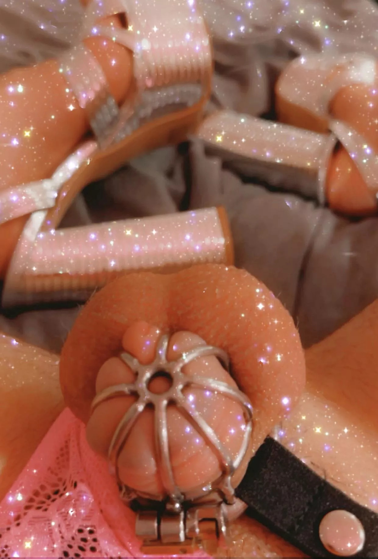 Does it mean I’m tiny if I started at this cage? 🙈🎀🩷 posted by phorny1414