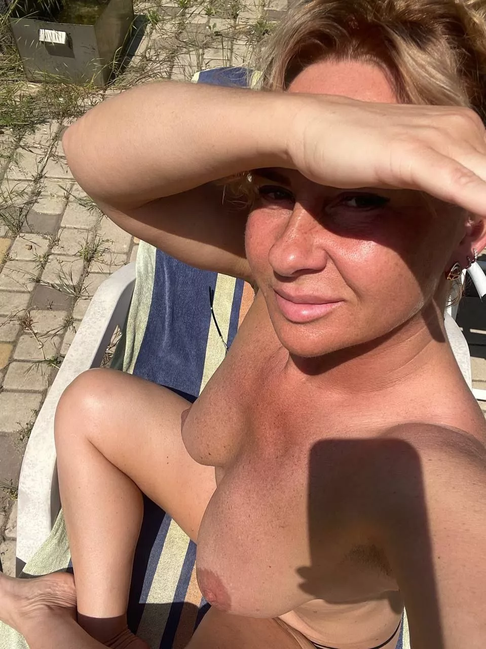 Easy access to my tits posted by Jovianincisor611