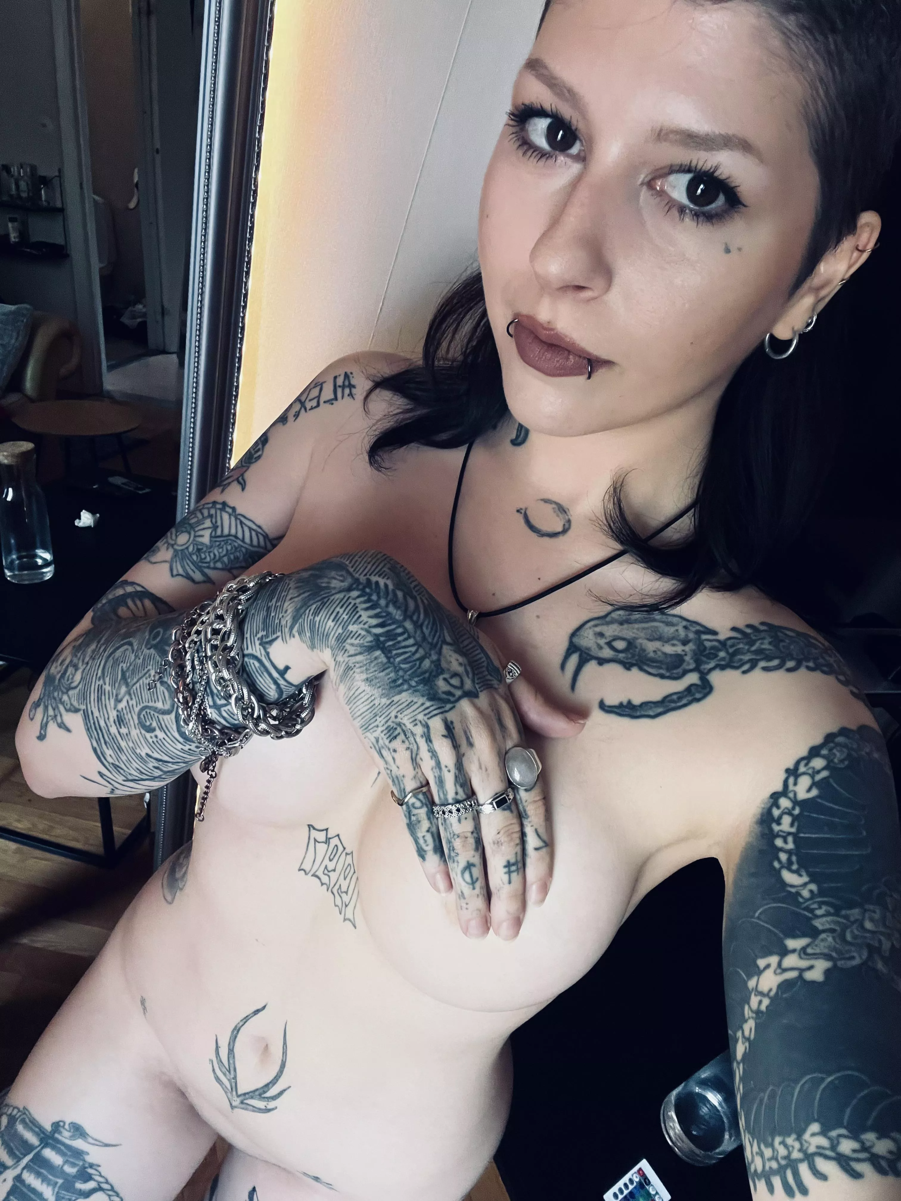 Hello 🖤 posted by JoanneWinterss