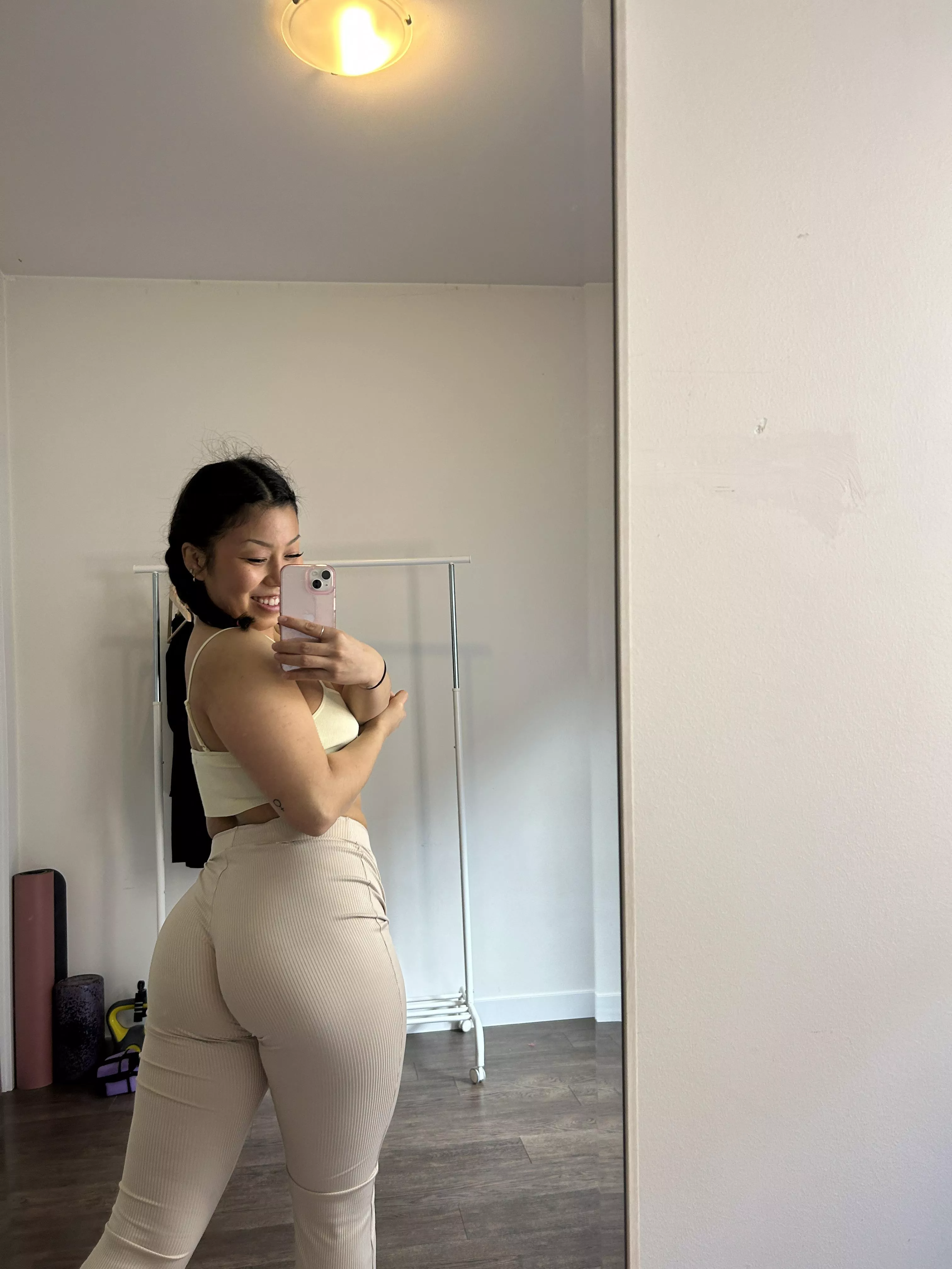 Hi neighbour! what do you think of these pants posted by stablelustre116