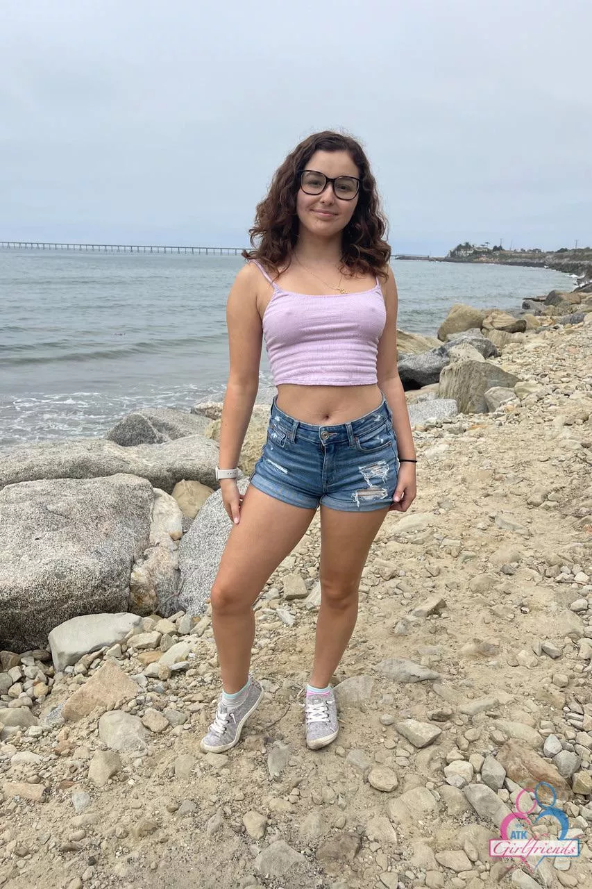 Leana Lovings posted by paulapax