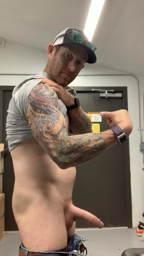 (M) Flexing at work on hump day. Any of you ladies want to be my workout partner. Let me know by Fit_ginger1131