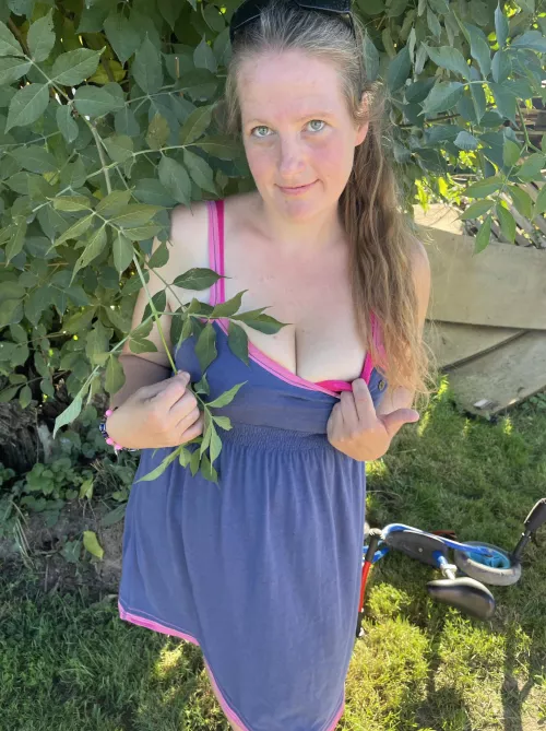 Mom's waiting for you at the playground... by Gio_vanm