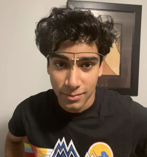 My sister thinks I’d look good in a circlet and is now finding me a Shadowheart cosplay for Halloween, I say I’m more of an Astarion what do you think? by Athesbee