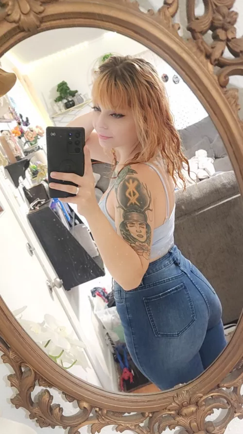 Naomi C (@thenaomipeaches) by NaomiCakess