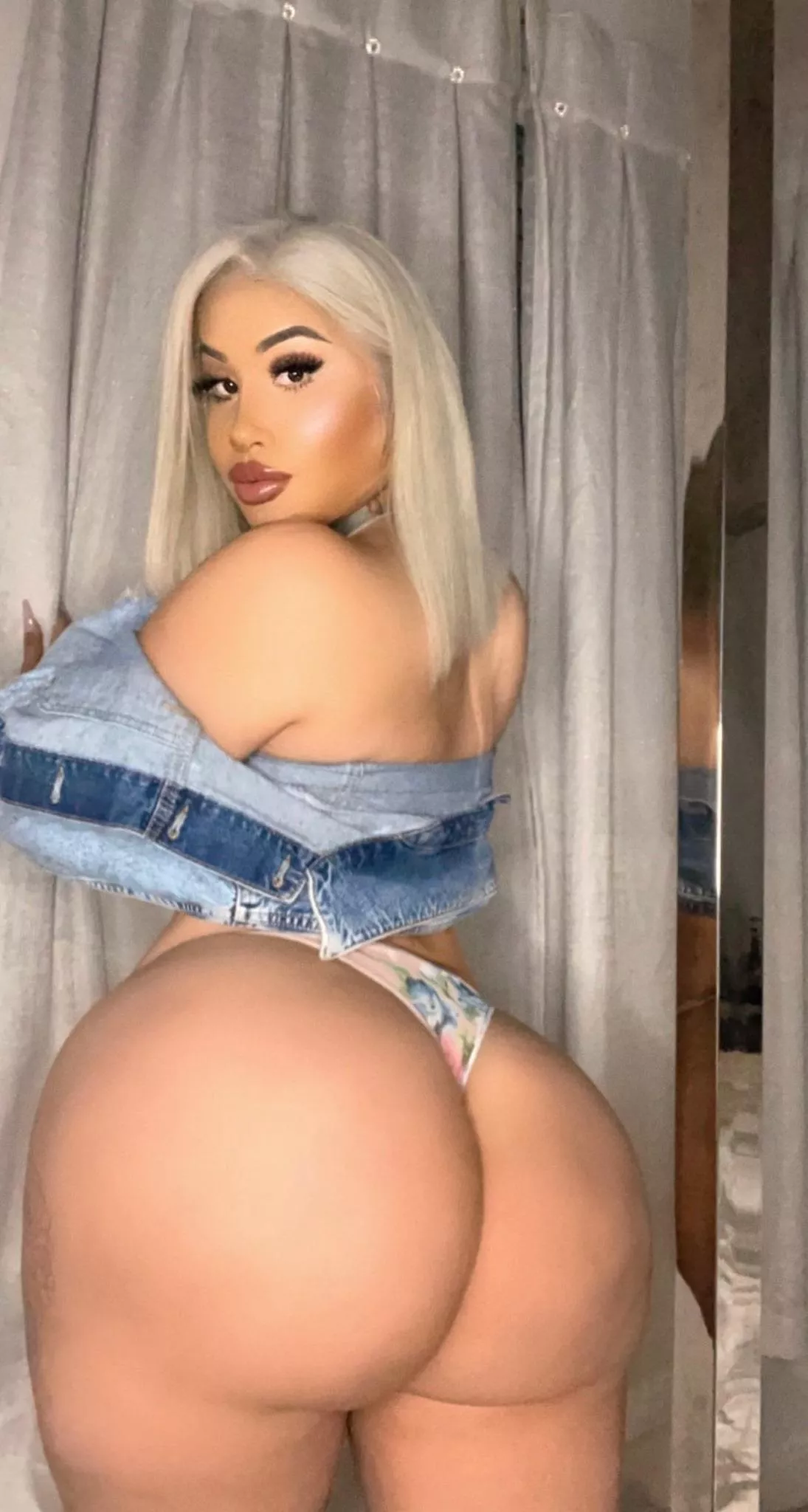 Nice and juicy 😛😛🍑 posted by Survey-Friendly