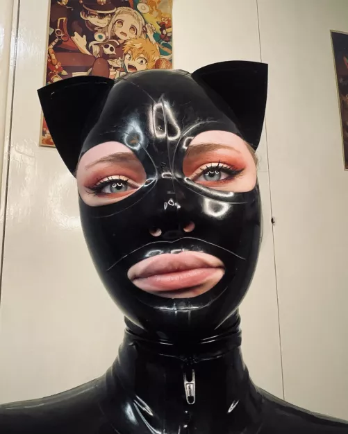 Nothing make me smile more than a latex hood 😊🖤 by Snowcrazyfrenzy