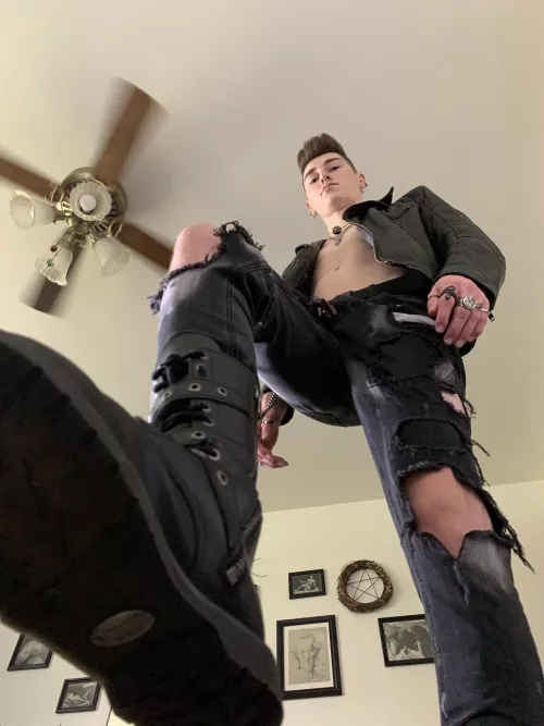 On your knees by PaytonTallSlim