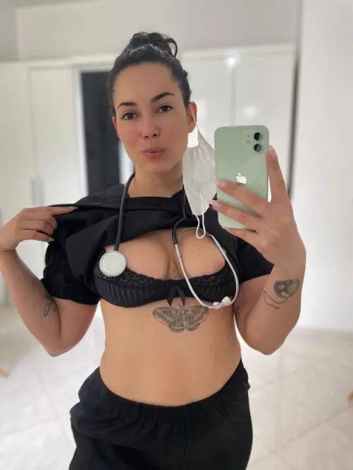 Quick selfie before going to my shift by lunasoares