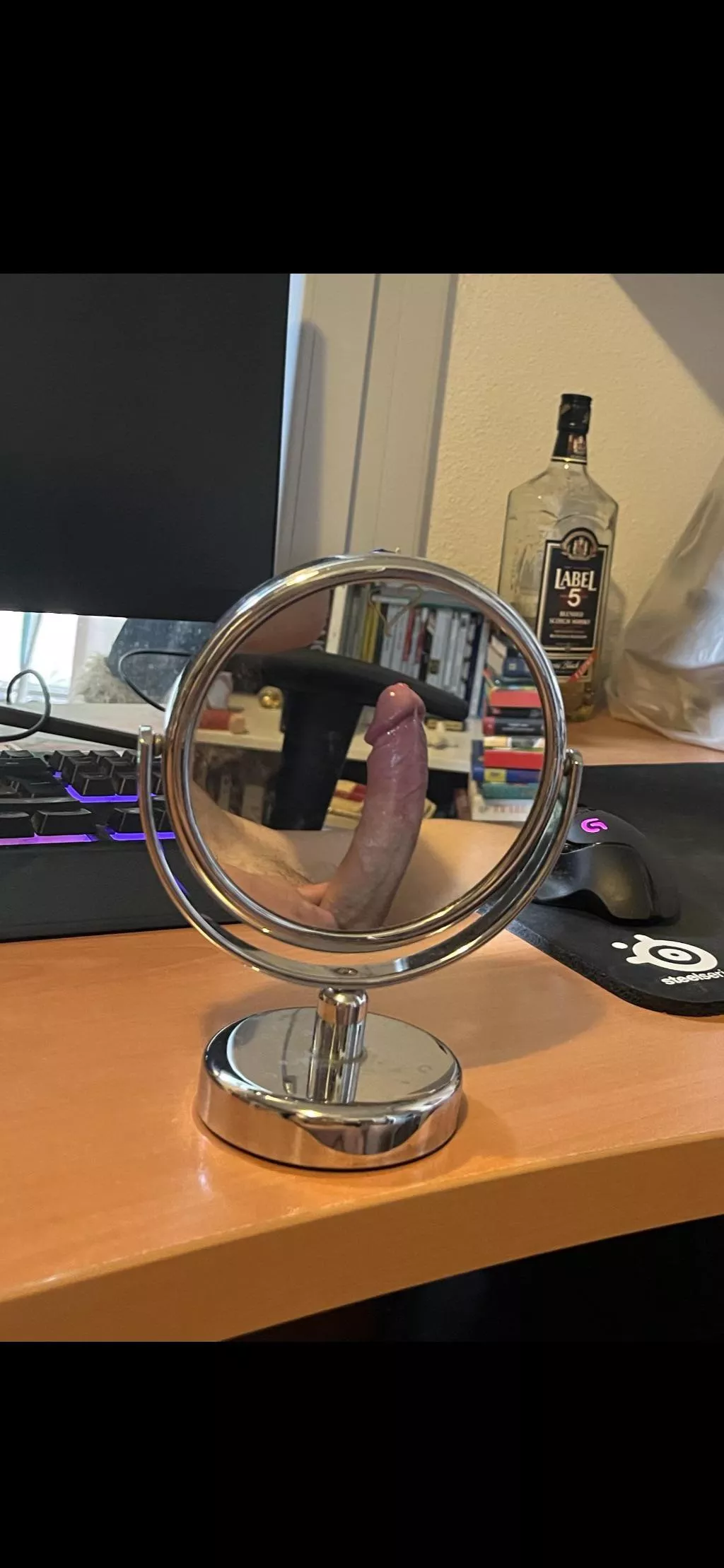 Sex on the desk ? posted by marcredditg