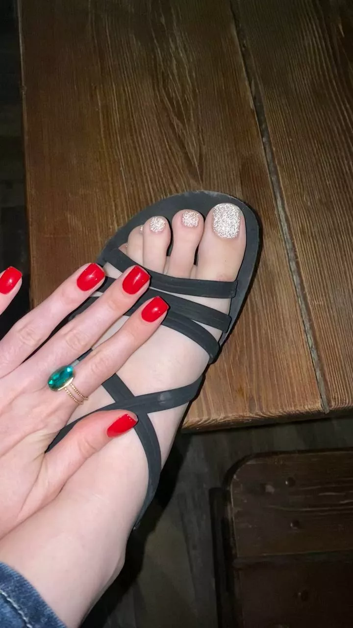 short red nails look elegant posted by Kate-www