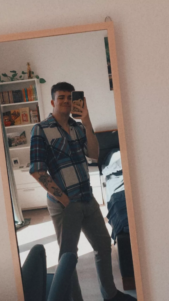 Taking a break from starfiel :) wanna chat? posted by Odd_Bean-_-