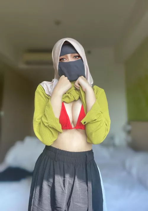 [TW] Should I wear this bra or take it off? by outfittrivial