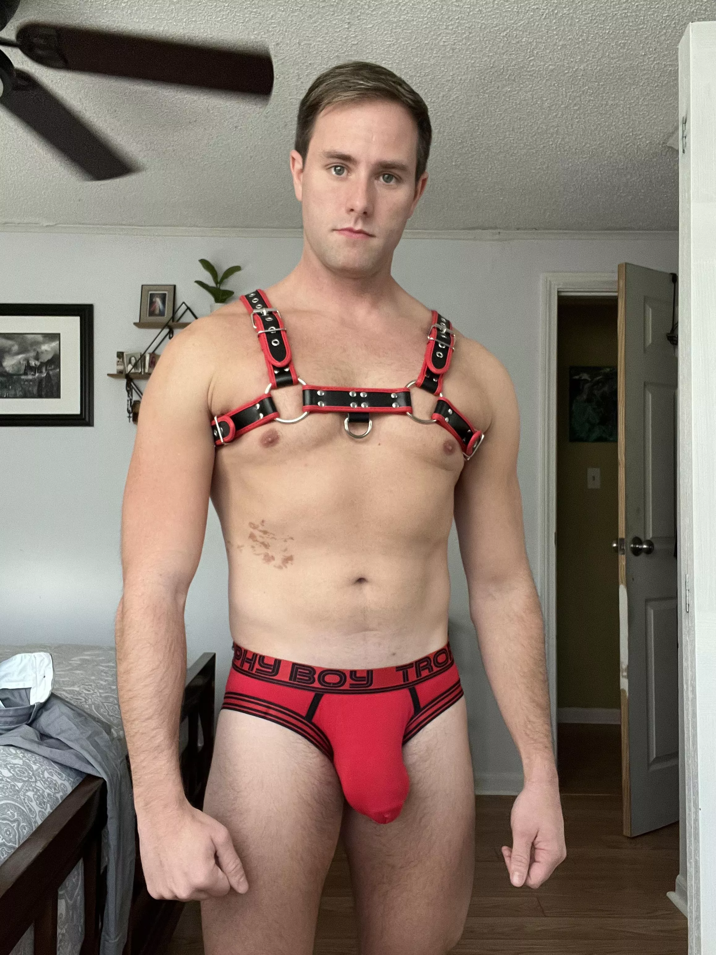 Would love for a guy to abuse my bulge 🥵 posted by Lost-Application-701