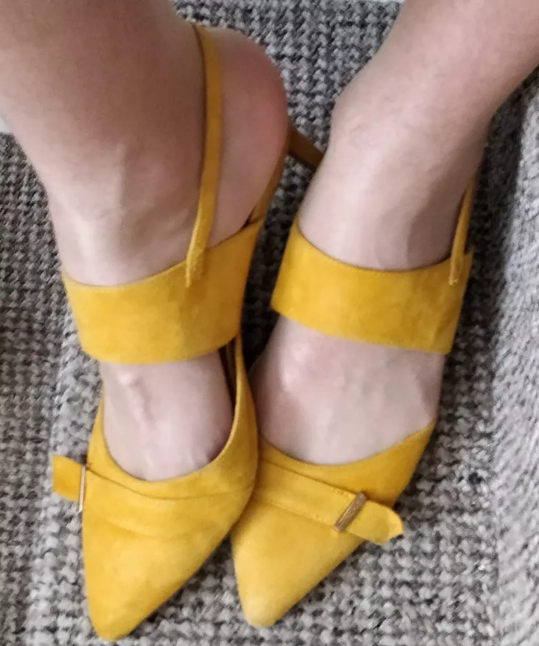 Beautiful yellow kitten heels 😺 posted by Rude_Cranberry6473