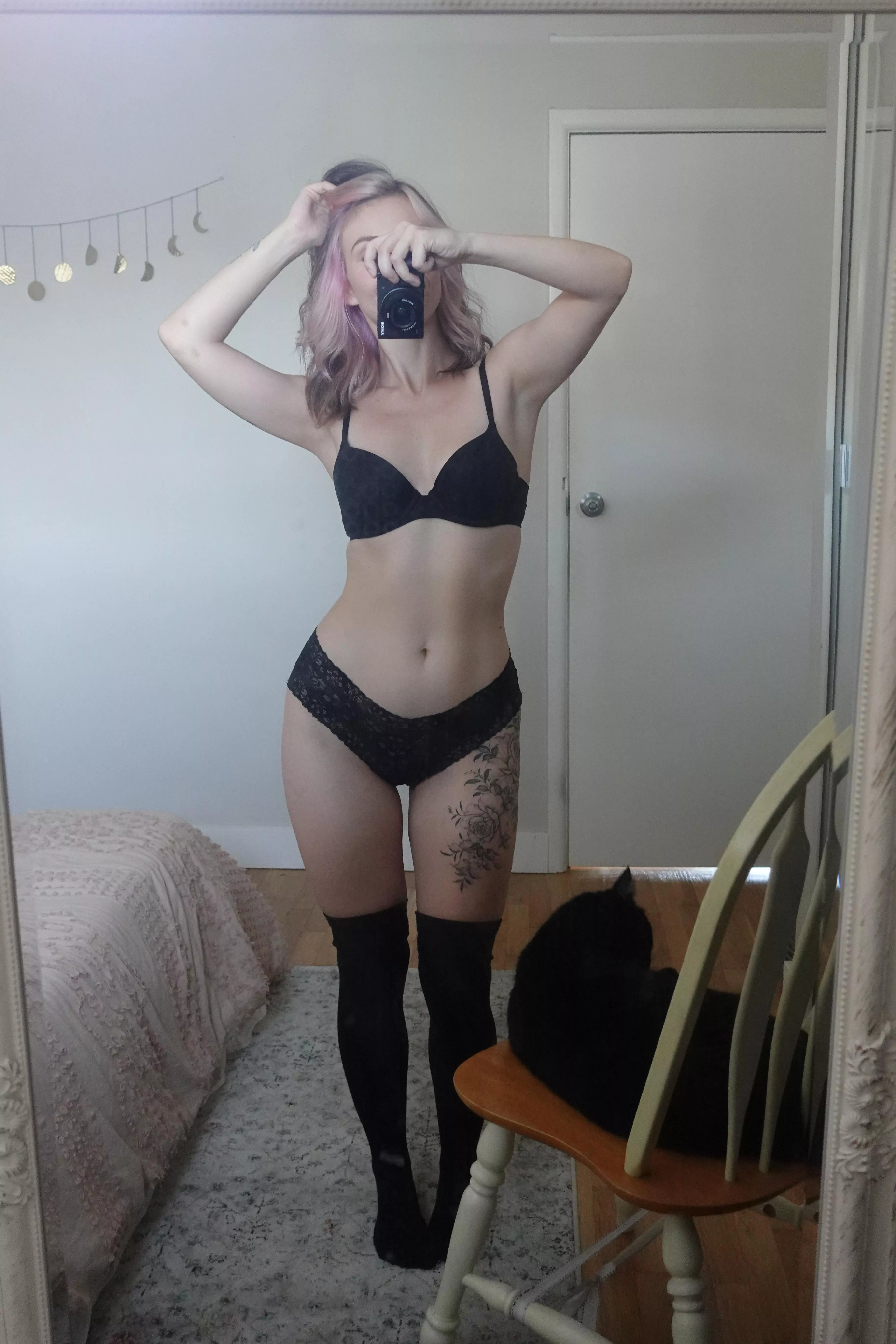 Feeling fine and frisky in my thigh highs and underwear 😘 posted by xgoddessrobinx