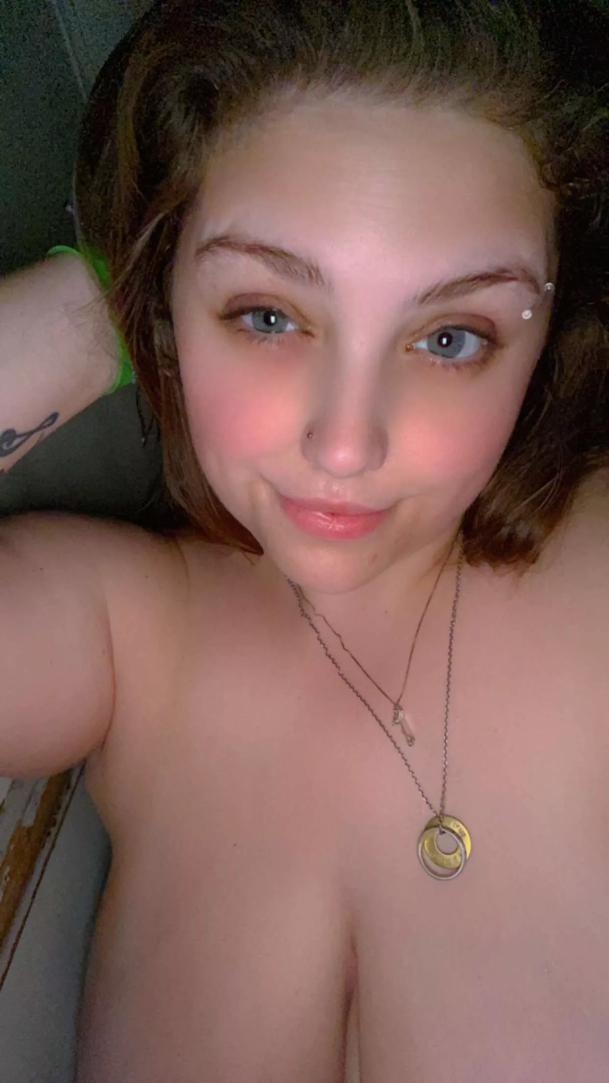 Just a worthless big girl posted by LysandraLoveOF