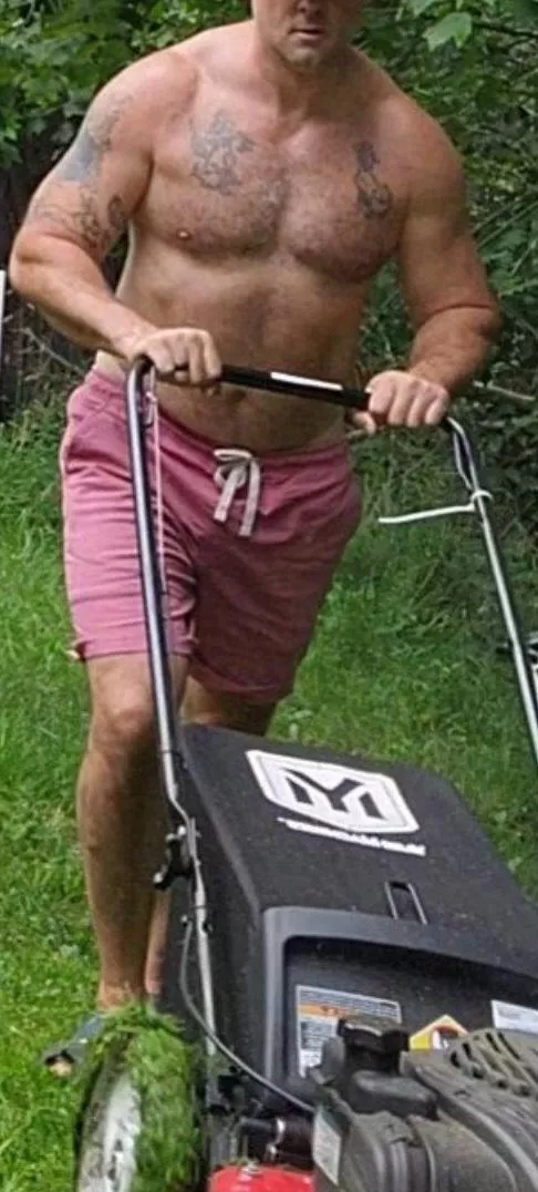 Landscaper heard your man ain't around. [42] posted by DadMoves007