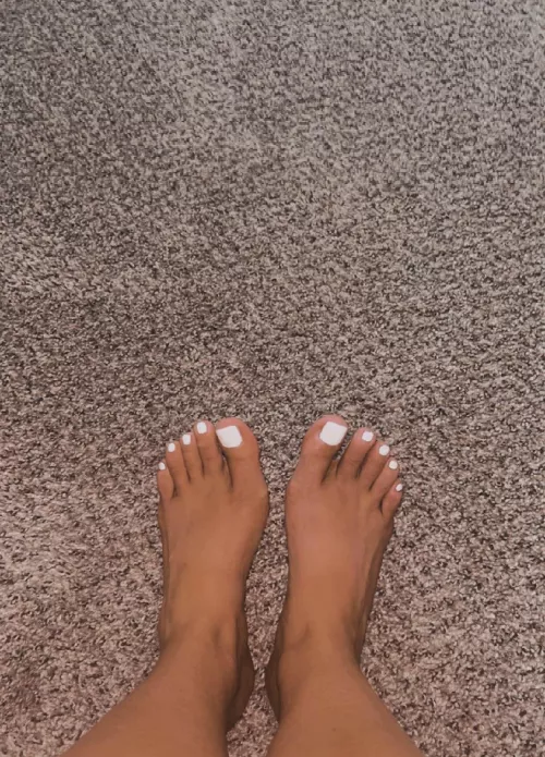 oc do my feet make u hard babe? (opened to dm) by SweetBreeW
