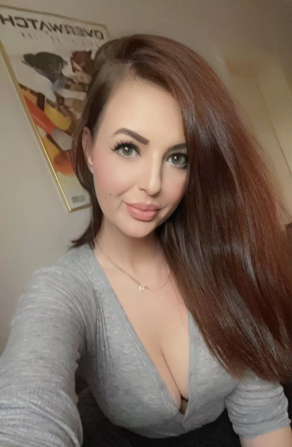 Once you look up tell me who you main 👀 [F32] posted by daisymademoiselle