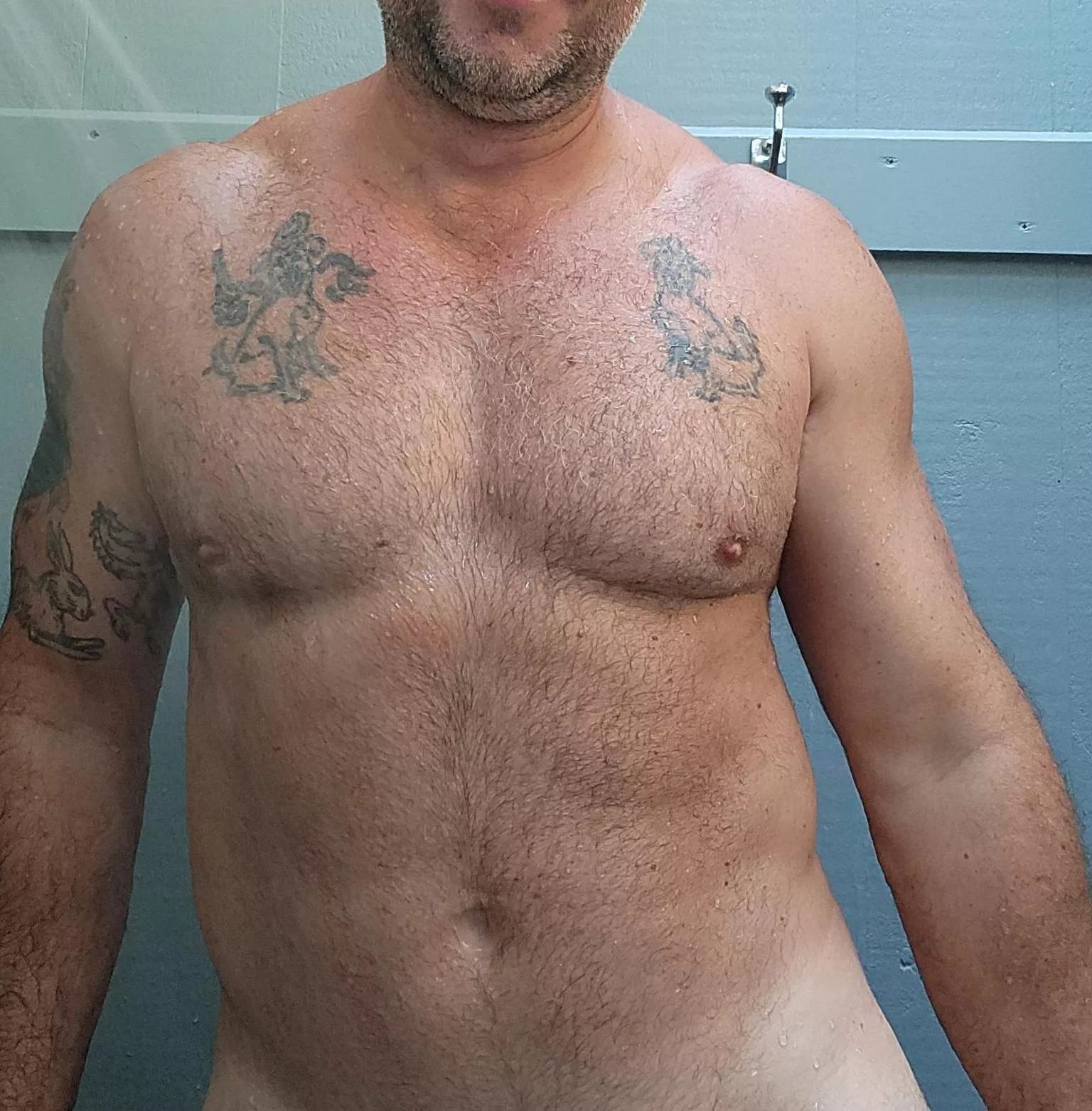 Outdoor shower for the win. [42] posted by DadMoves007