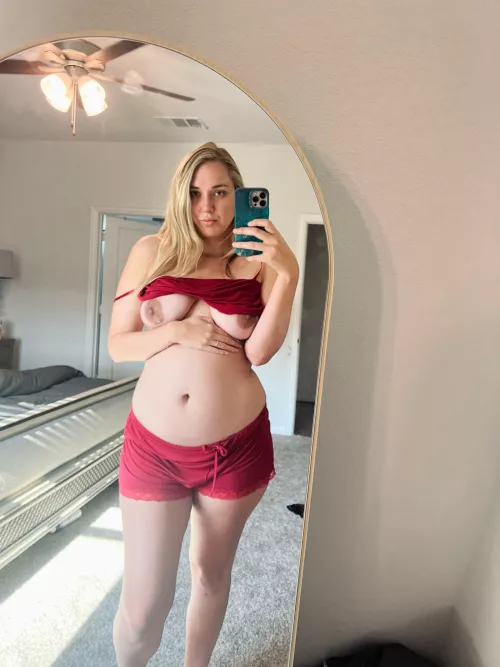 *rolls eyes* so you wouldn’t fuck a pregnant milf? by mamaaryy5