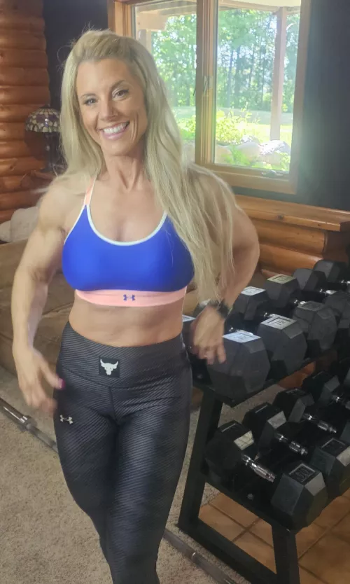 She brightens any gym! by Annafinefit