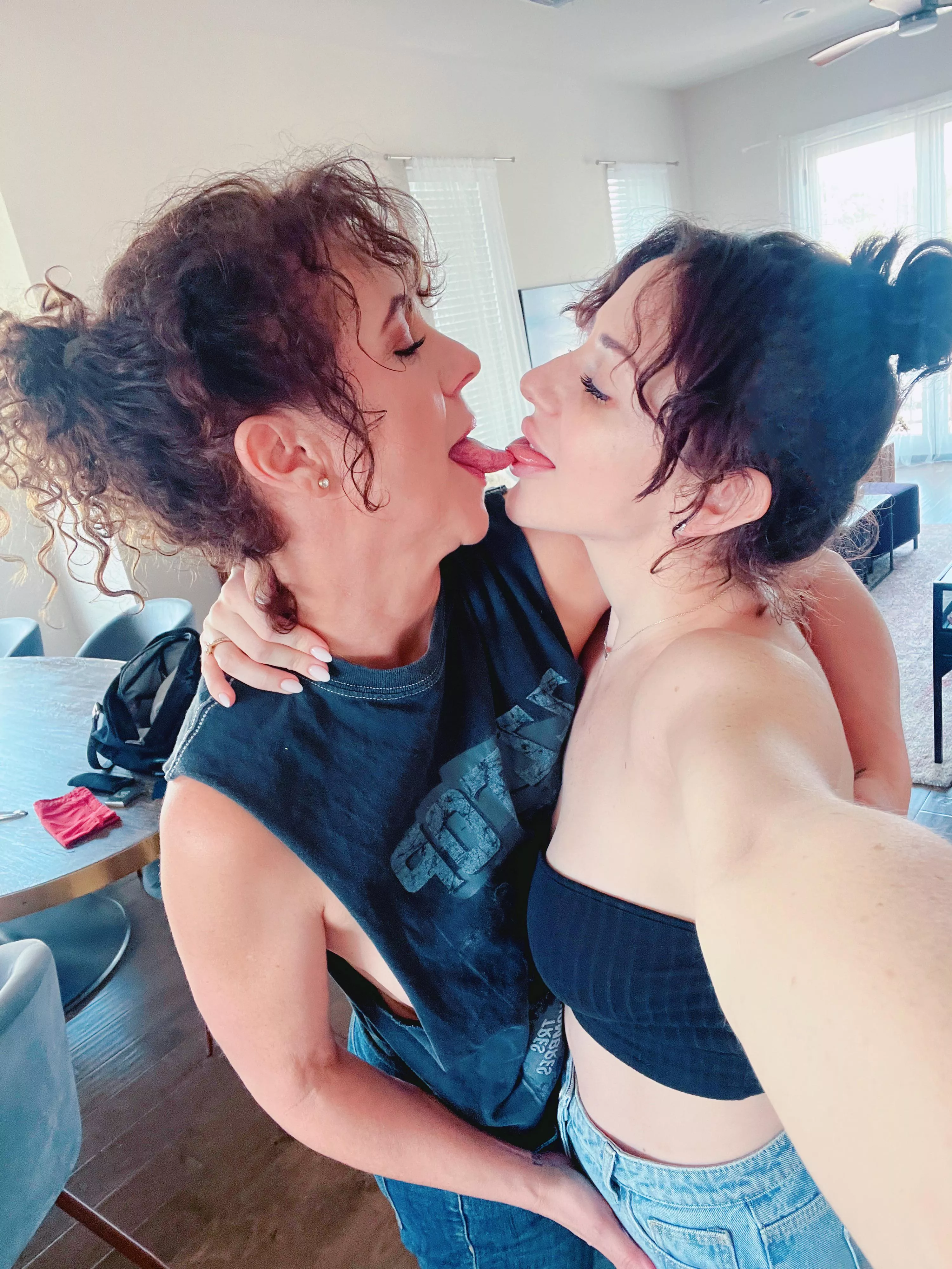 Tongue kissing! posted by TreasureIsland19