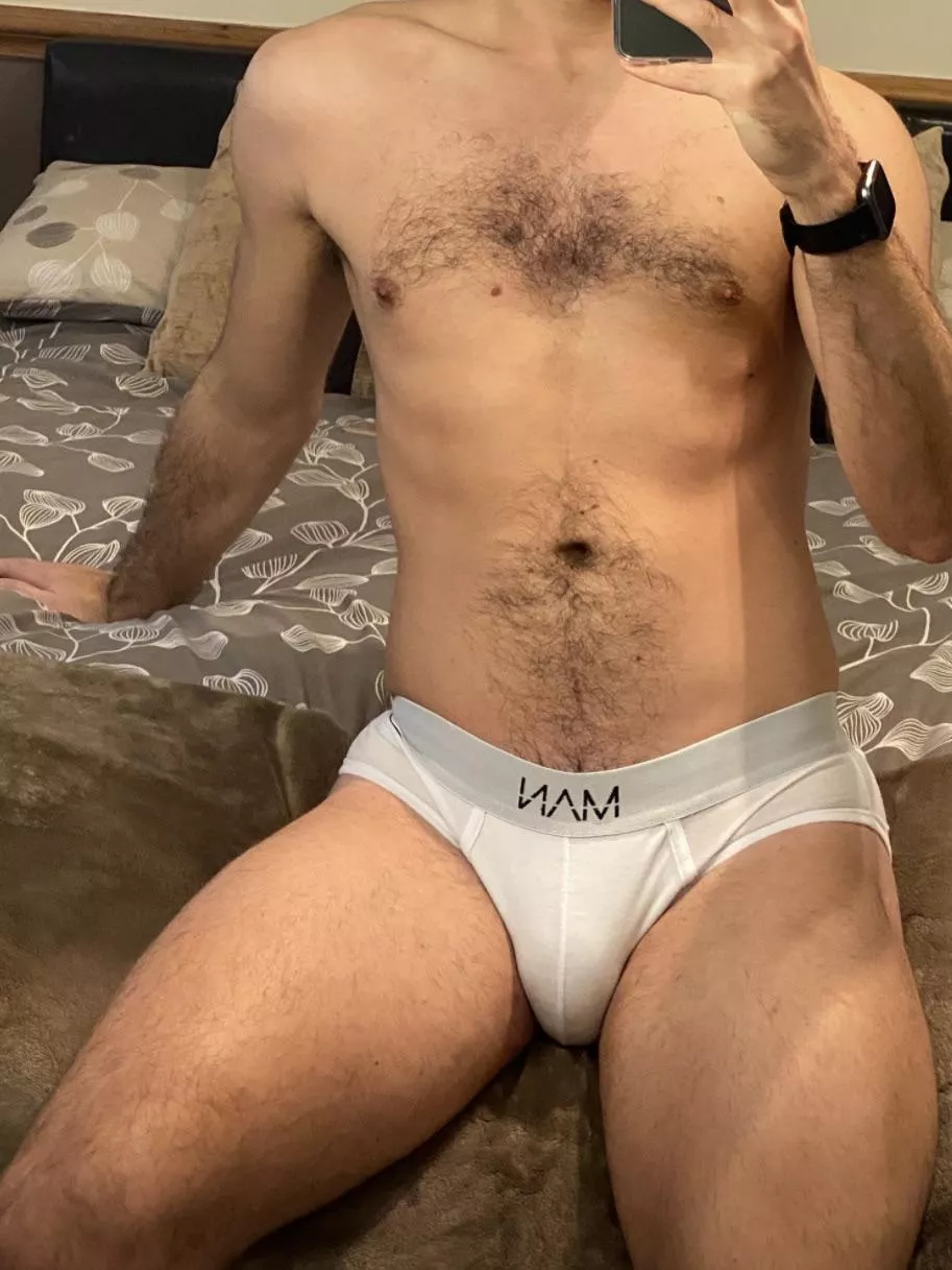 White briefs 👌 posted by Kinky-Otter2