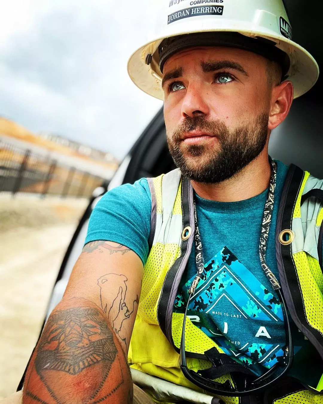 Work hard!! 🤪 posted by sexypantsa_