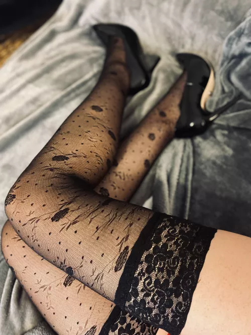 A kiss from a rose 🌹 by Nina-Goddessinnylons