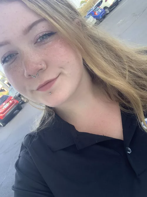 All that glitters isn’t always gold 🥁 by dismalhollow