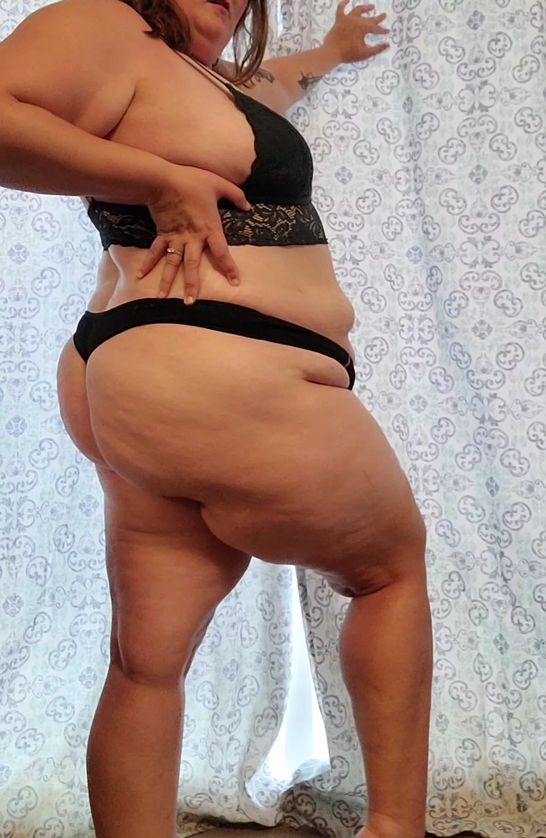 Big booty in a thong 😍 posted by Frecklefriend