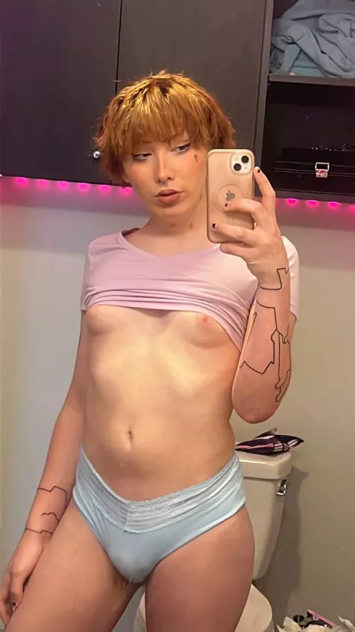 can i attract any straight men ? 😳 by nibbawhite123613