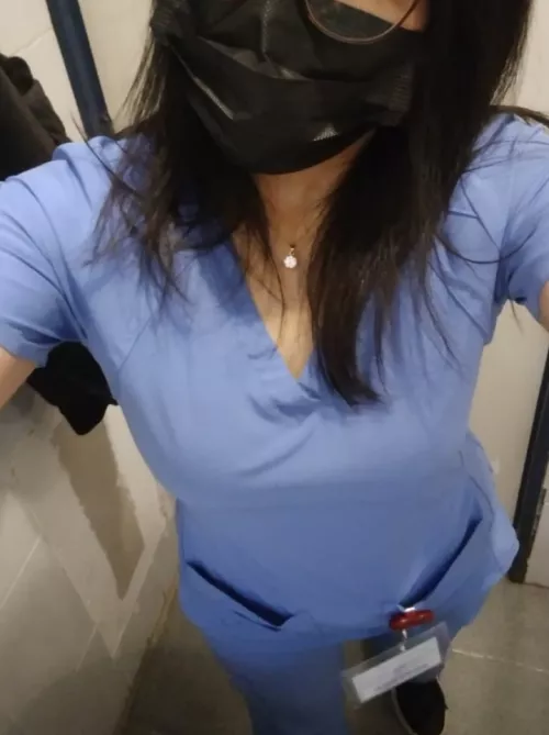 Do I look pretty? by eith_draekghot