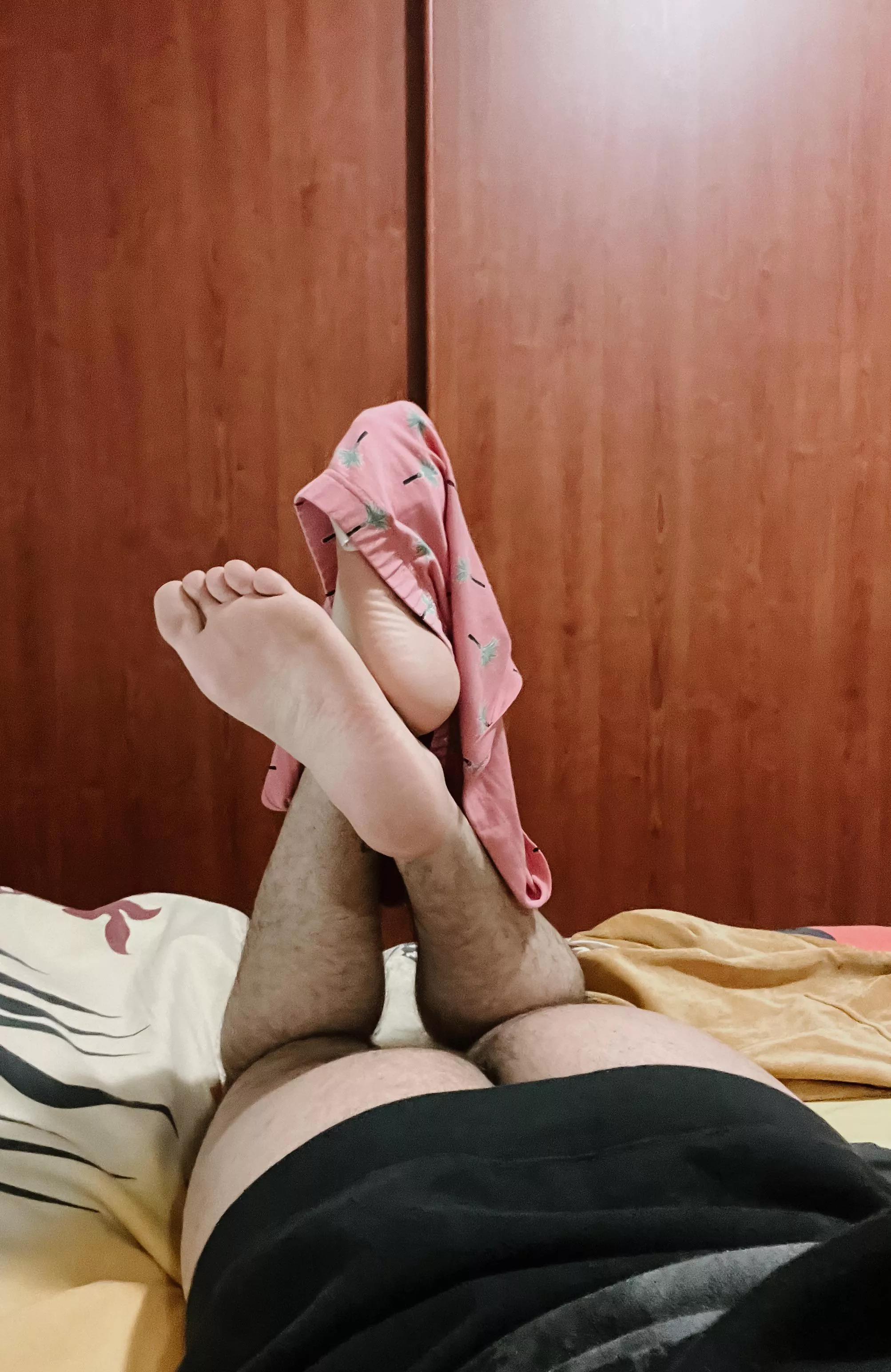 Do you wanna play? Text me 🍑🦶🏻 posted by Kai_Male_Feet