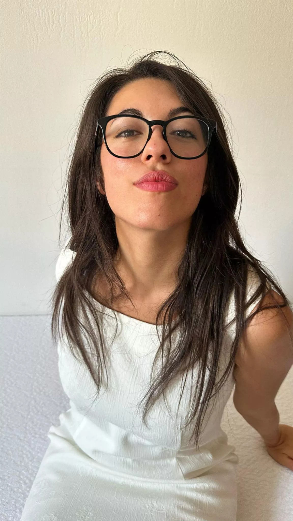 Give me a kiss, yes F19 posted by little__devill