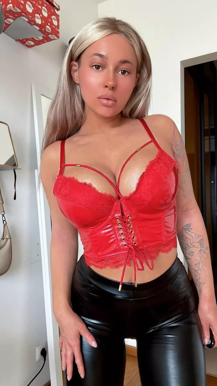 I already know what I'm going to do with you tonight😈🫦 (f21) posted by De_Loyri