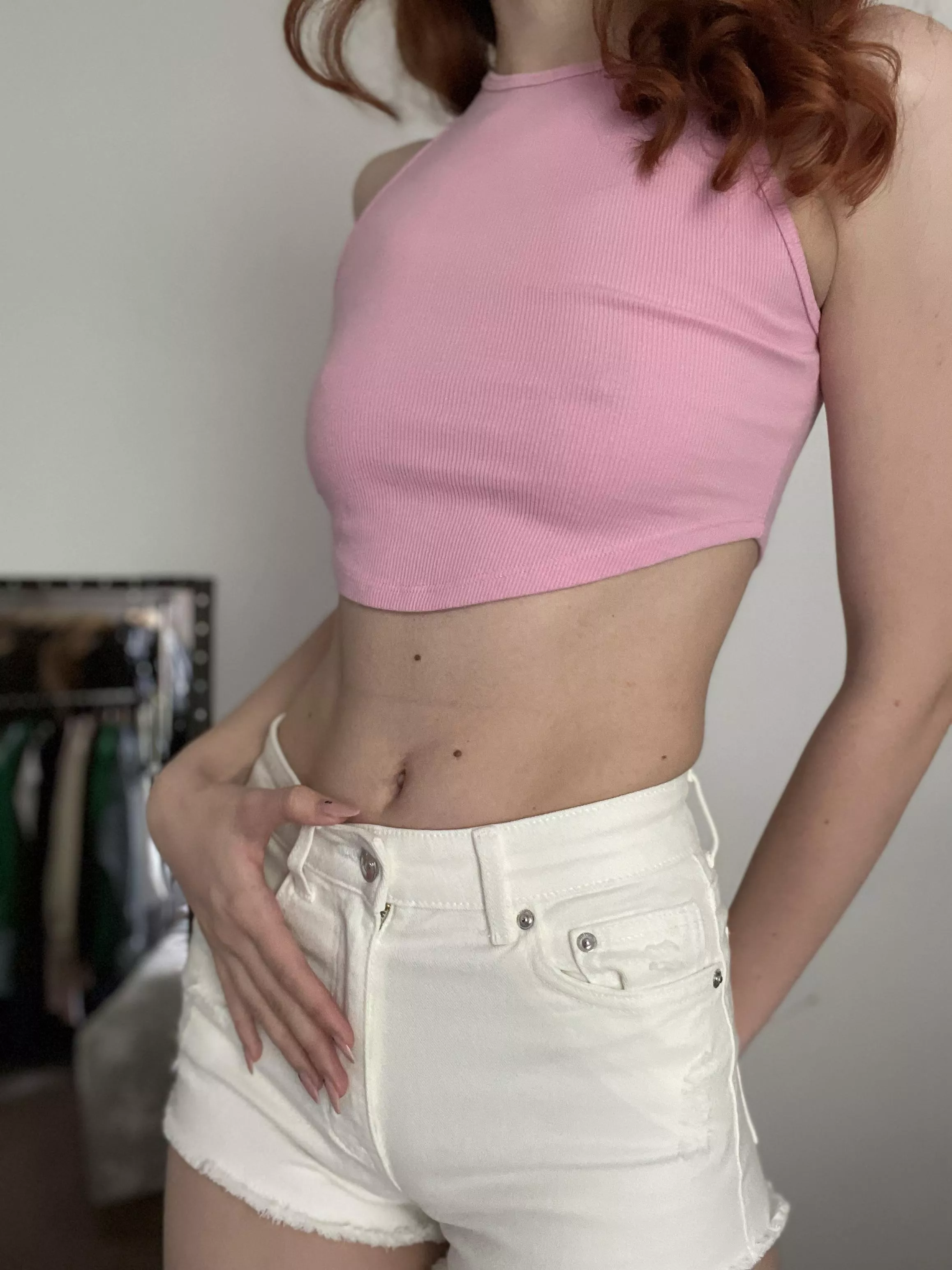 I live tight outfits posted by long-legzzz