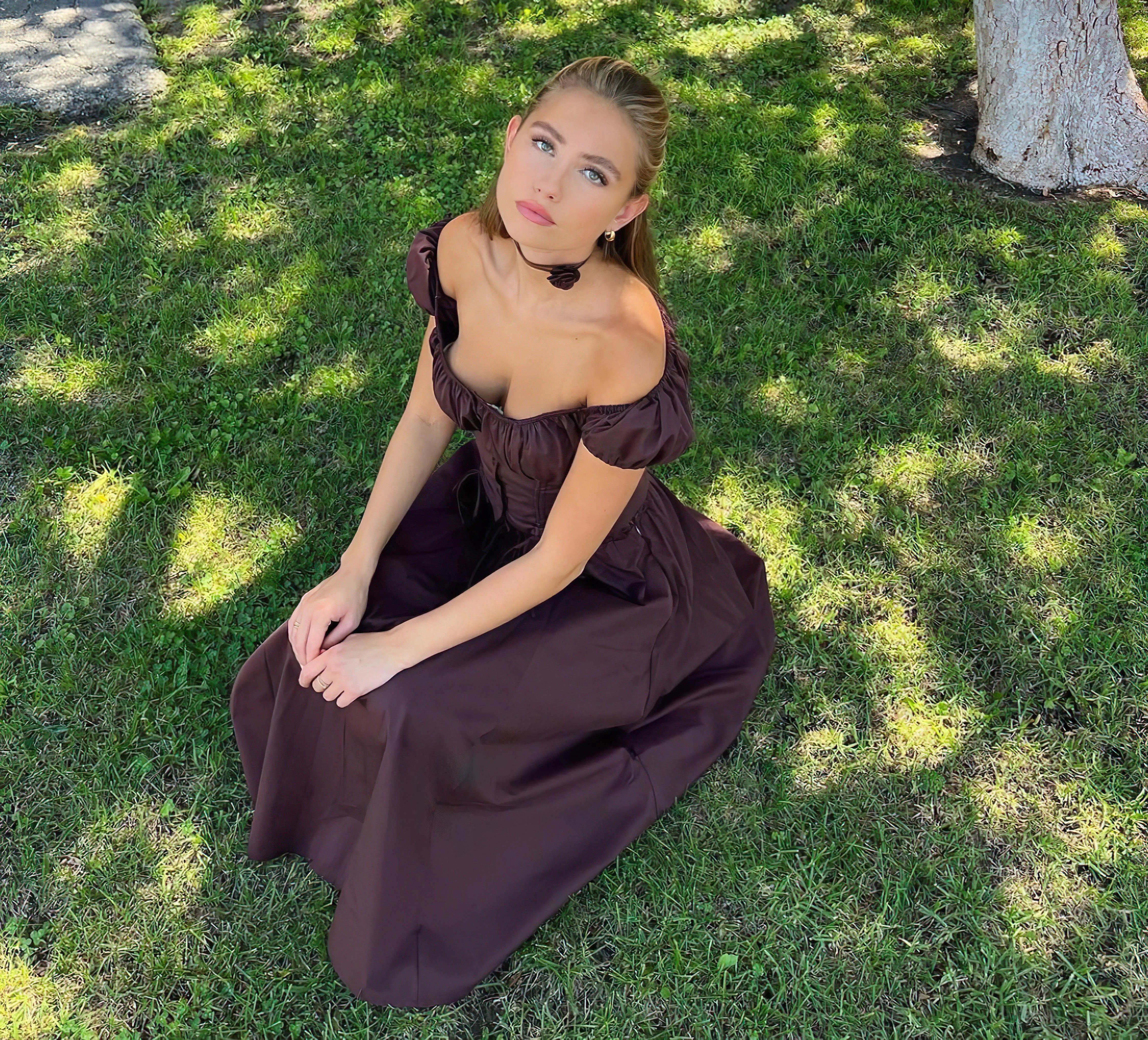 Ida in the lawn posted by cashmere1977-2