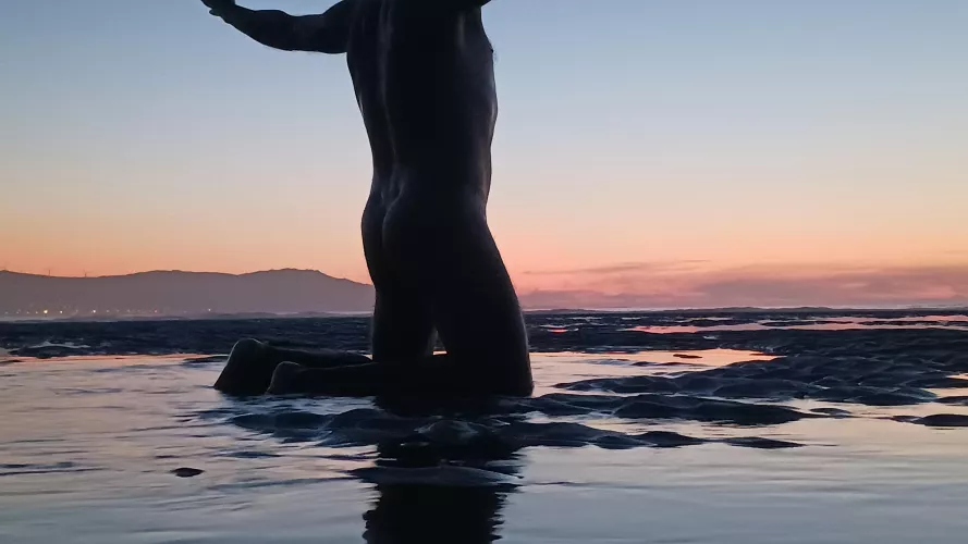 Lovely sunset by nudebodytime